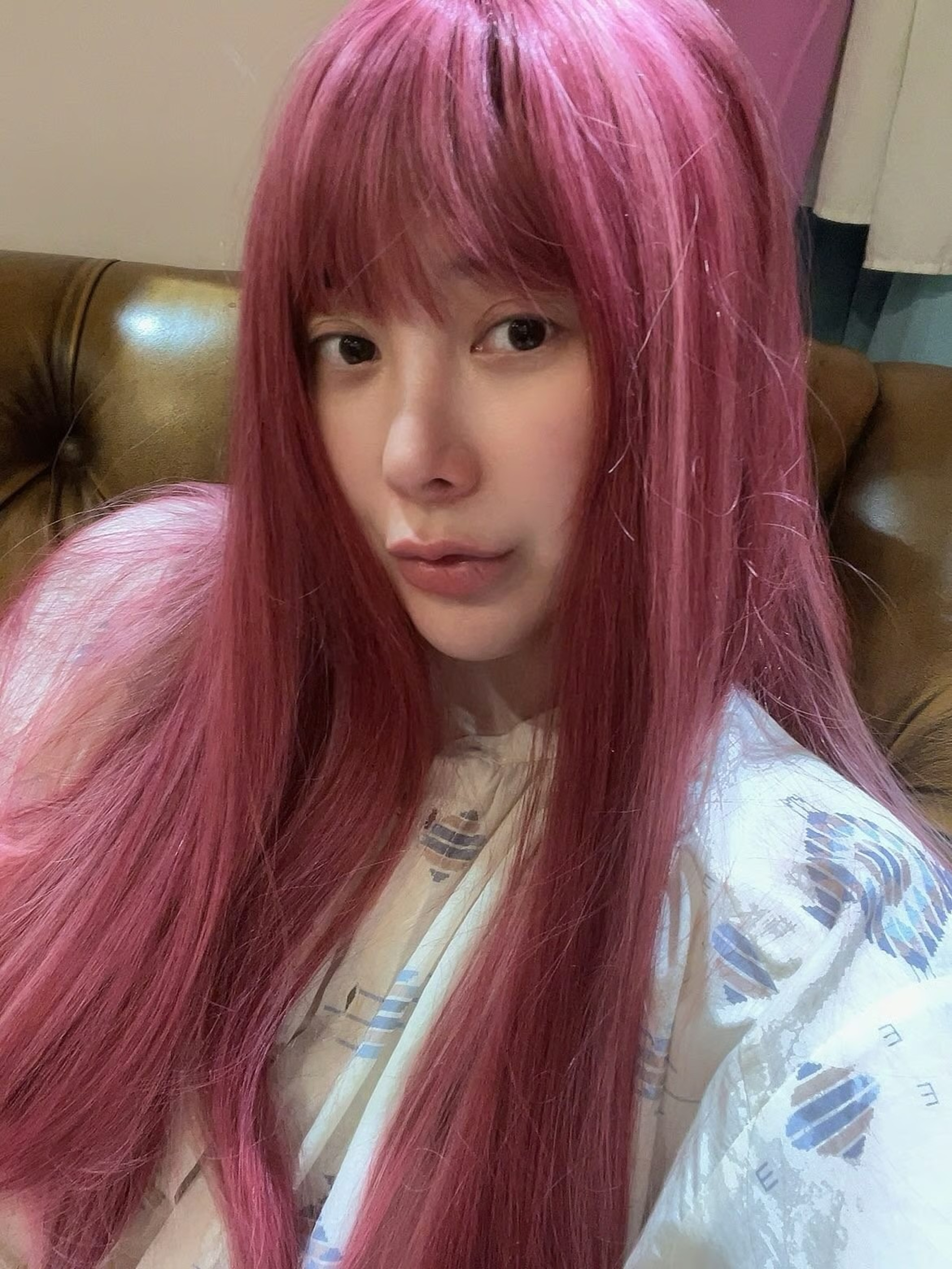 ソ・イニョン、再婚控えホットピンクヘアで近況公開 | KOREA WAVE